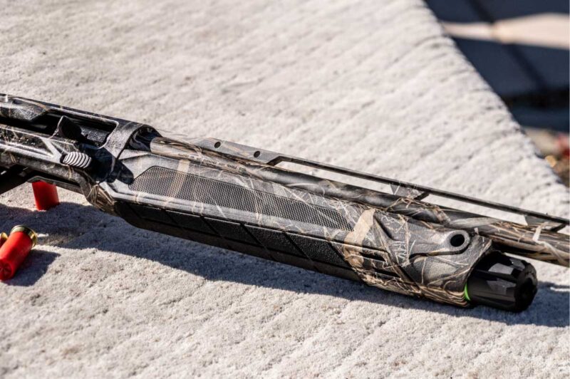 The Kick-Off Pro system in the Beretta AX800 Suprema reduces felt recoil by up to 70% for faster follow-up shots.