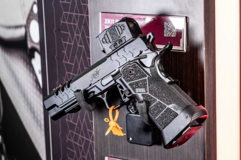 The carbon fiber-infused grip module balances durability, weight savings, and control.