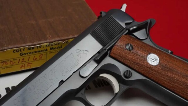 1971-Colt-1911-Government-MKIV-Series-70-5'-Blued-.45_barrel_grip_hammer_detail