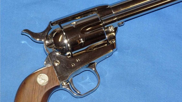 COLT-Single-Action-Army-SAA-Revolver,-5-1-2'-Bbl,-Nickel-.44-40-Custom-Shop_cylinder_grip_detail