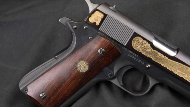 Colt-Commemorative-Government-Model-MK-IV-Series-70-.45-ACP_barrel_hammer_grip-detail_right_side
