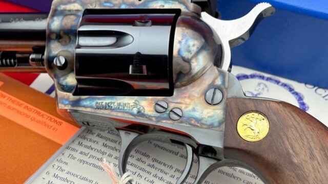 FIRST-YEAR-2012-Colt-Custom-Shop-SAA-New-Frontier-Royal-Blue-45LC_cylinder_grip_detail
