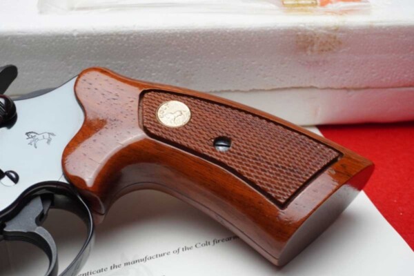 Colt Boa #680 of 1200, 1985 -In Box & Lettered- Holy Grail of Snake gun collecting - GunBroker.com Item 1001363481 Colt-Boa-680-of-1000-In-Box-Lettered-Collector_grip-detail
