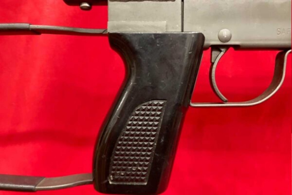 Smith & Wesson Model 76 SMG Transferable C&R 9mm SubMachine Gun with Parts - GunBroker.com Item 998574721 Smith-&-Wesson-Model-76-SMG-Transferable-C&R-9mm-sub-Machine-Gun-w-Parts-GunBroker_grip