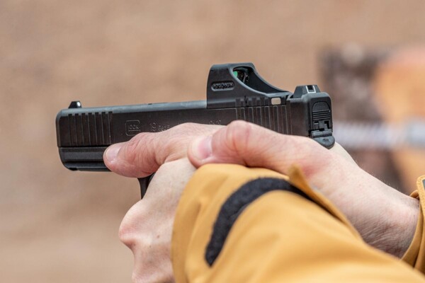 Glock 19 Gen5 HoloSun SCS Range-Day