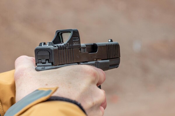 Glock 19 Gen5 HoloSun SCS Range-Day detail