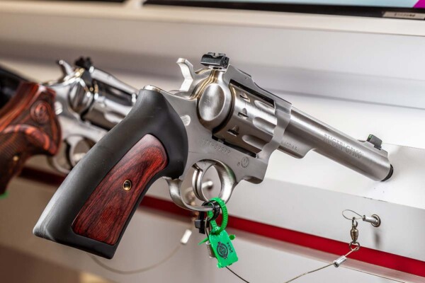 Ruger-GP100-revolver-22LR-shot24