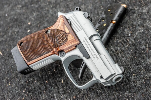 features of Beretta 30X Tomcat micro compact pistol